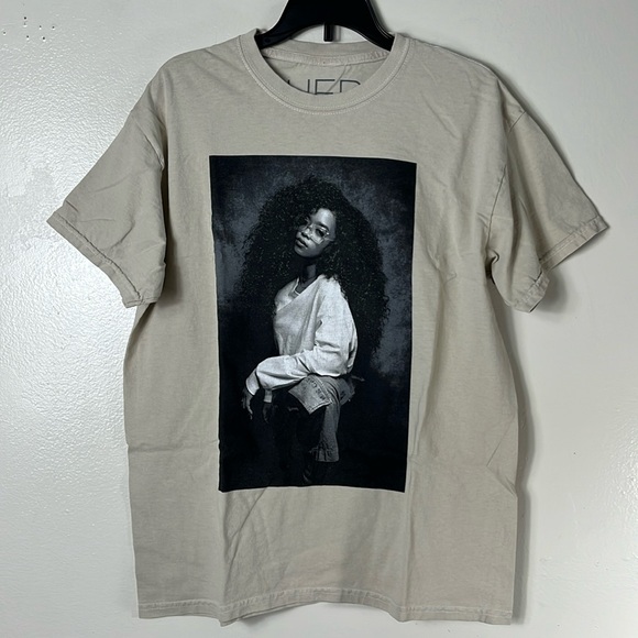 H.E.R graphic T-shirt Woman size small short sleeves - Picture 1 of 7